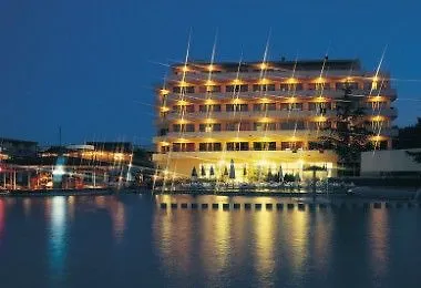 Hotell Continental Park 3*