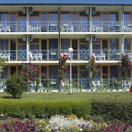 Continental Park 3* Napospart